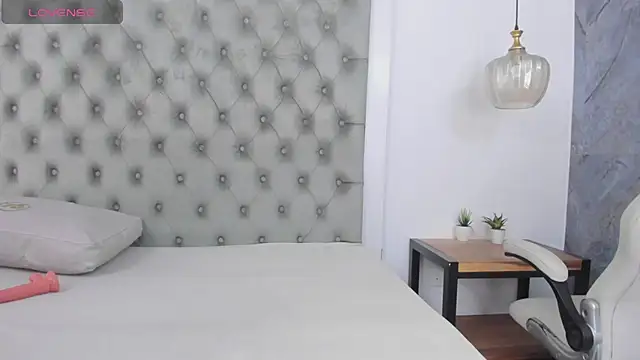 Chat +18 de coonie_paige ao vivo