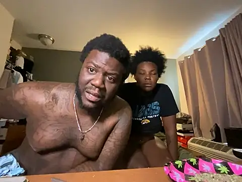 XXX chat uživo modela Tattedupdek