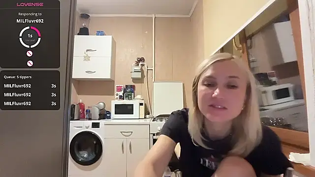 AngelJeni Adlı Modelin Canlı XXX Sohbeti