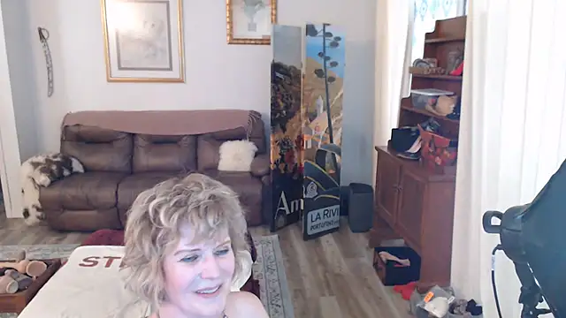 SindeeDix Adlı Modelin Canlı XXX Sohbeti