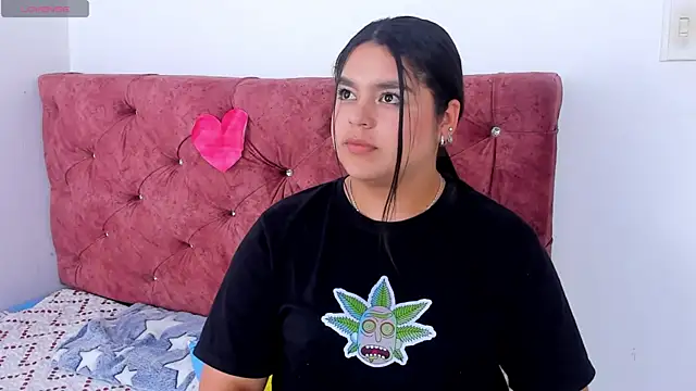 skyhotgirll Adlı Modelin Canlı XXX Sohbeti