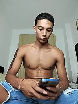 Demiansteven2 即時 XXX 聊天