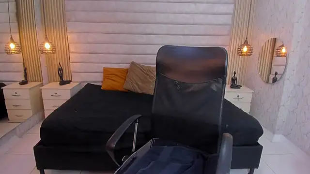 Chat +18 de Cloe_Monroee_ ao vivo
