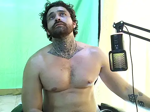 aronmiller404 Live XXX Chat