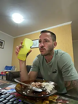 XXX chat uživo modela MeladoDiMel