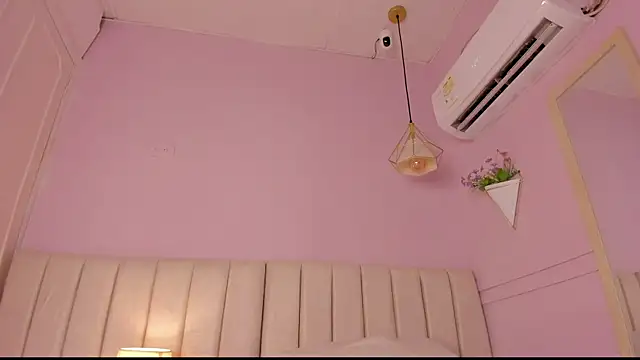 _lucia_18's Live XXX Chat