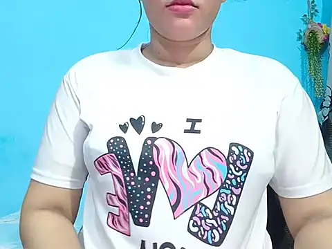 Adhiti_1's Live XXX Chat