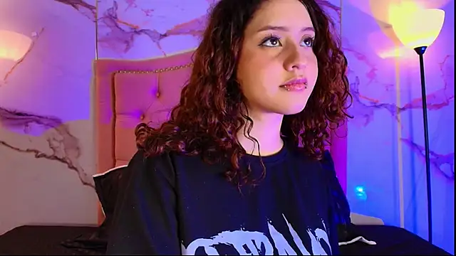 Suxan_White_ Chat XXX in diretta