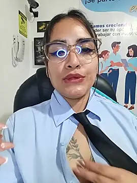 Chat +18 de MAYE__13 ao vivo