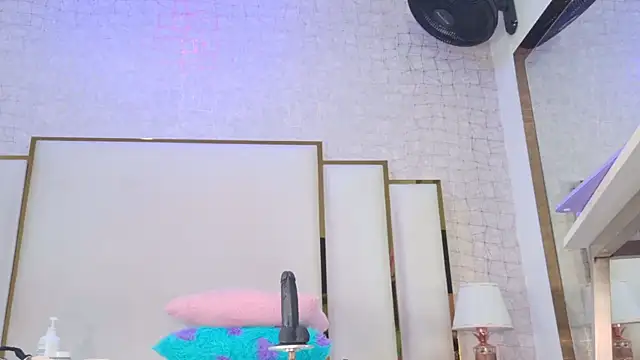 צ'אט XXX בשידור חי של thalia888_