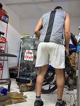 Paul22cm- Adlı Modelin Canlı XXX Sohbeti