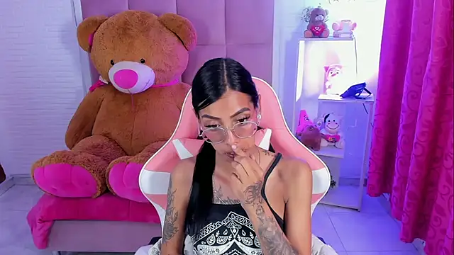 KarlaSlutSkinny__ Chat XXX in diretta