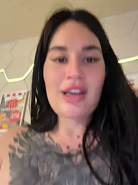 TattooGirlAlia Chat XXX in diretta