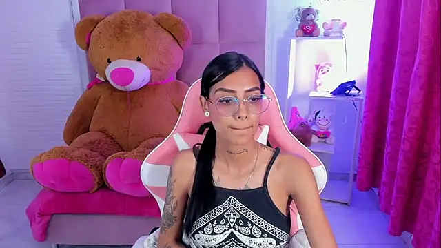 KarlaSlutSkinny__ Chat XXX in diretta