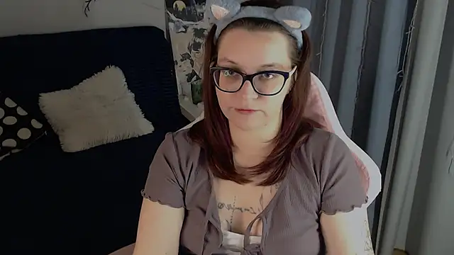 Chat +18 de Milaniya_Poolys ao vivo