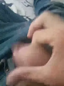 Travis212121 webkamerás műsora