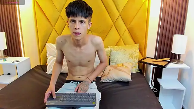 Онлайн чат XXX MikeHunteer
