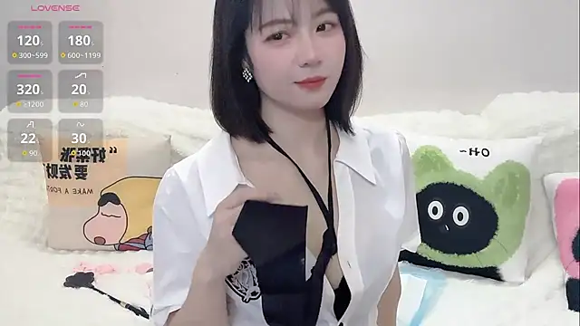 Lucy-8's Live XXX Chat