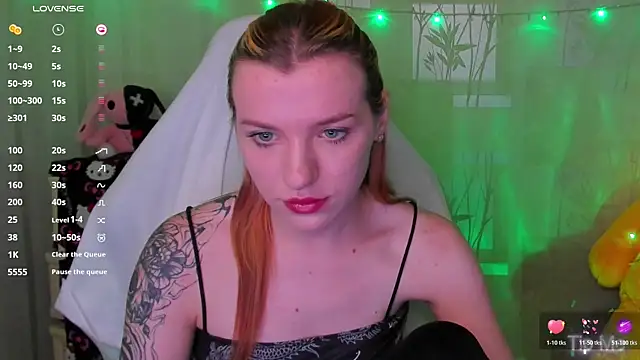 MeganNewCat's Live XXX Chat