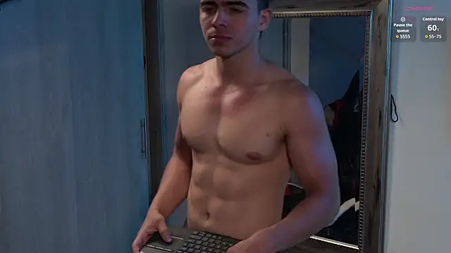 XXX chat uživo modela ThomasSullivan