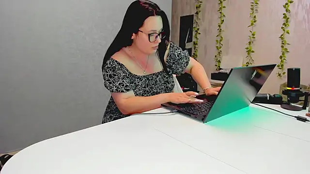 צ'אט XXX בשידור חי של Yesss_Lilith