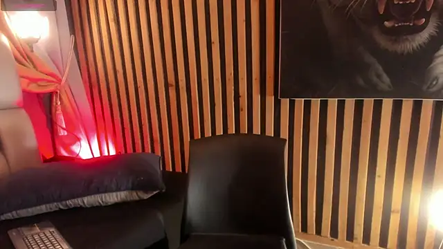 Adrian_Wolf Chat XXX in diretta
