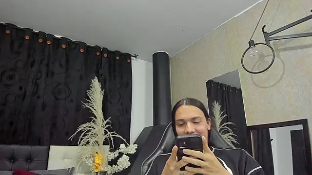 Almaazz Chat XXX live