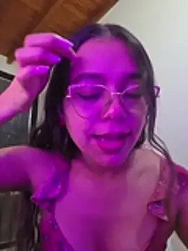 Andrea-Queen's Live XXX Chat