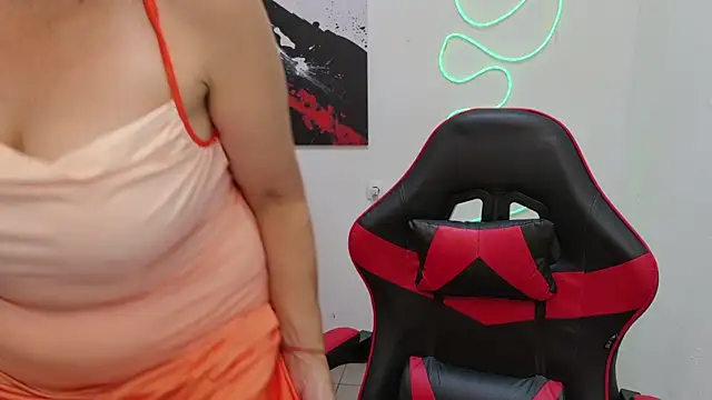 EmilyL0ve's Live XXX Chat