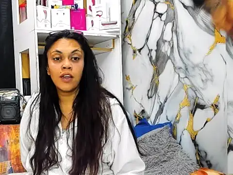 indiandesire4u69's Webcam Show
