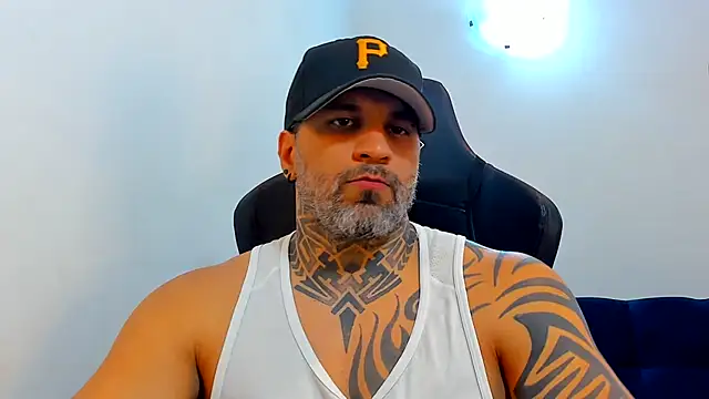 XXX chat uživo modela JoshRigby
