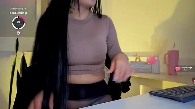 XXX chat uživo modela NebetColin
