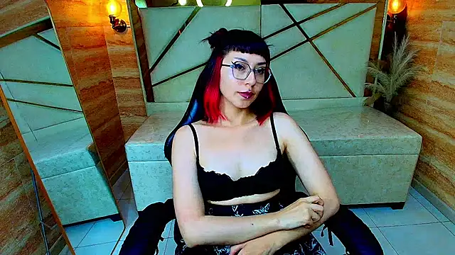 Ravenn_r Live XXX-chat