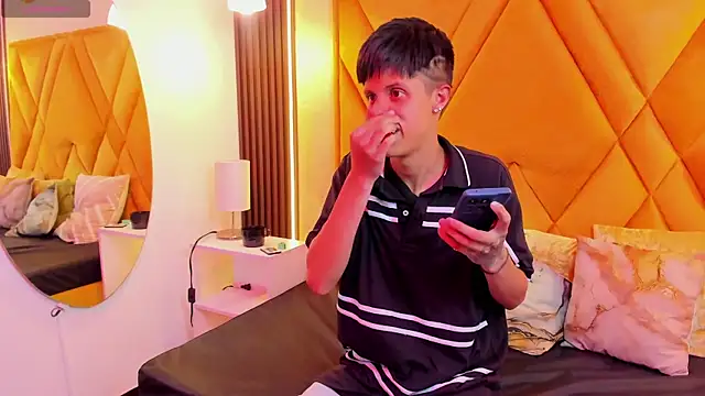 แชท XXX สดของ MikeHunteer
