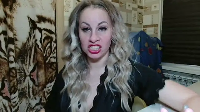 TherestlessKitty élő XXX-chatje