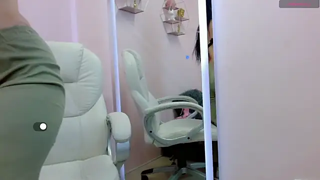 Chatroom XXX en direct de SHARONCUTE_F1