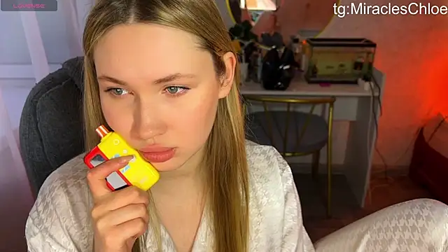 ChloeMillerMeow: онлайн-секс-чат