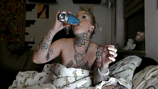RoxxyInk Chat XXX in diretta