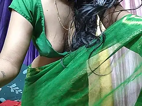 poojaxxx65's Live XXX Chat