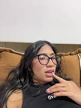 Tyla_Ks Adlı Modelin Canlı XXX Sohbeti