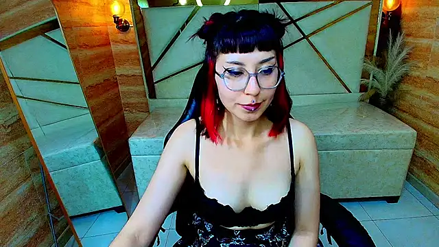 Ravenn_r Chat XXX live