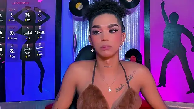 nickyminach_ Adlı Modelin Canlı XXX Sohbeti