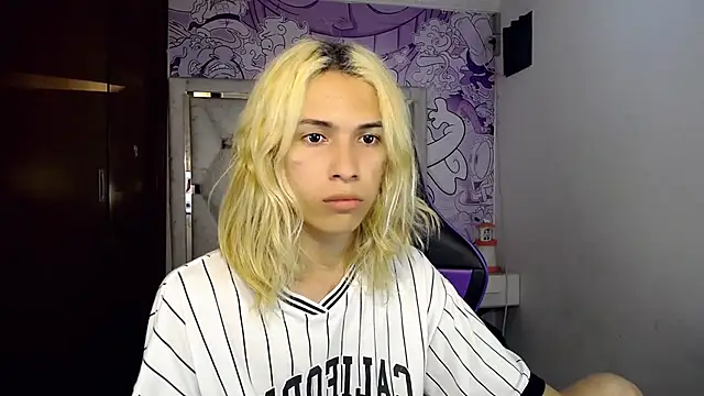 Larry_craft live XXX chat