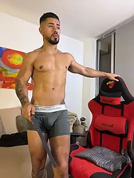 Ezzio_Scolaro Live XXX-chat