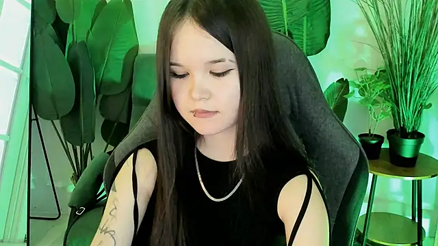 Elainebeness élő XXX-chatje
