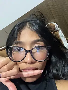 Tyla_Ks Adlı Modelin Canlı XXX Sohbeti