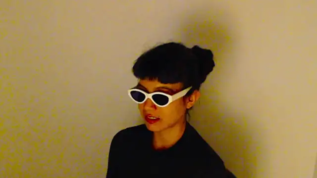meganmiauu Adlı Modelin Canlı XXX Sohbeti