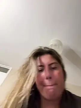 Chat +18 de hiddensecretxx ao vivo