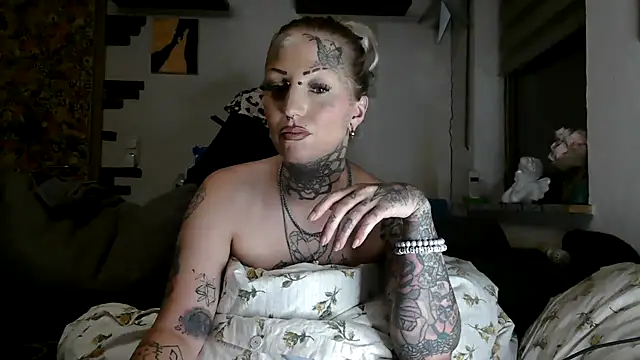 RoxxyInk Live XXX Chat