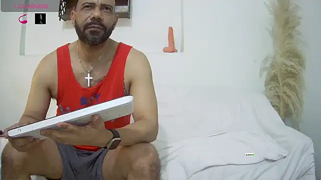 bruce_bigg élő XXX-chatje